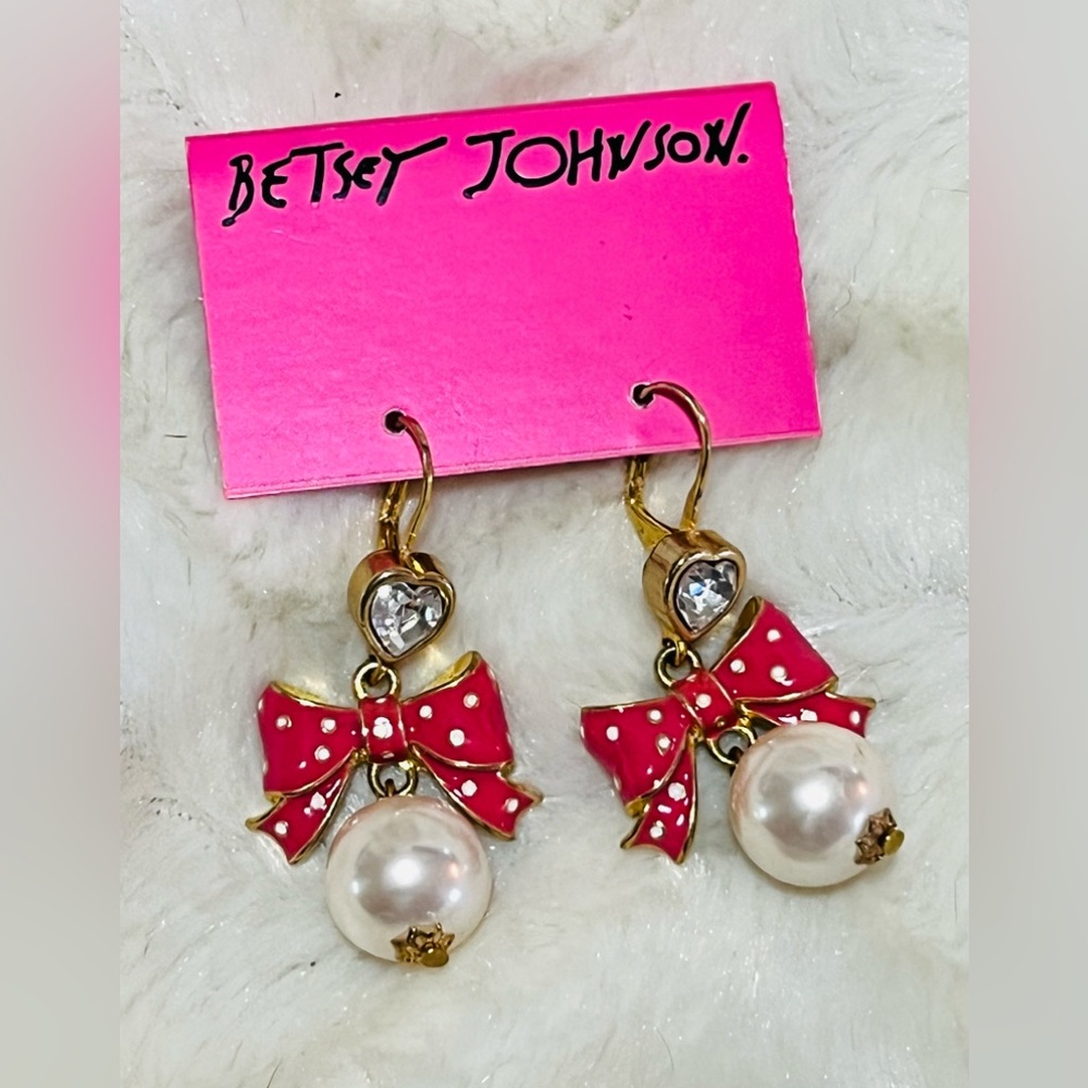 Betsey Johnson bow & pearl earrings NWT